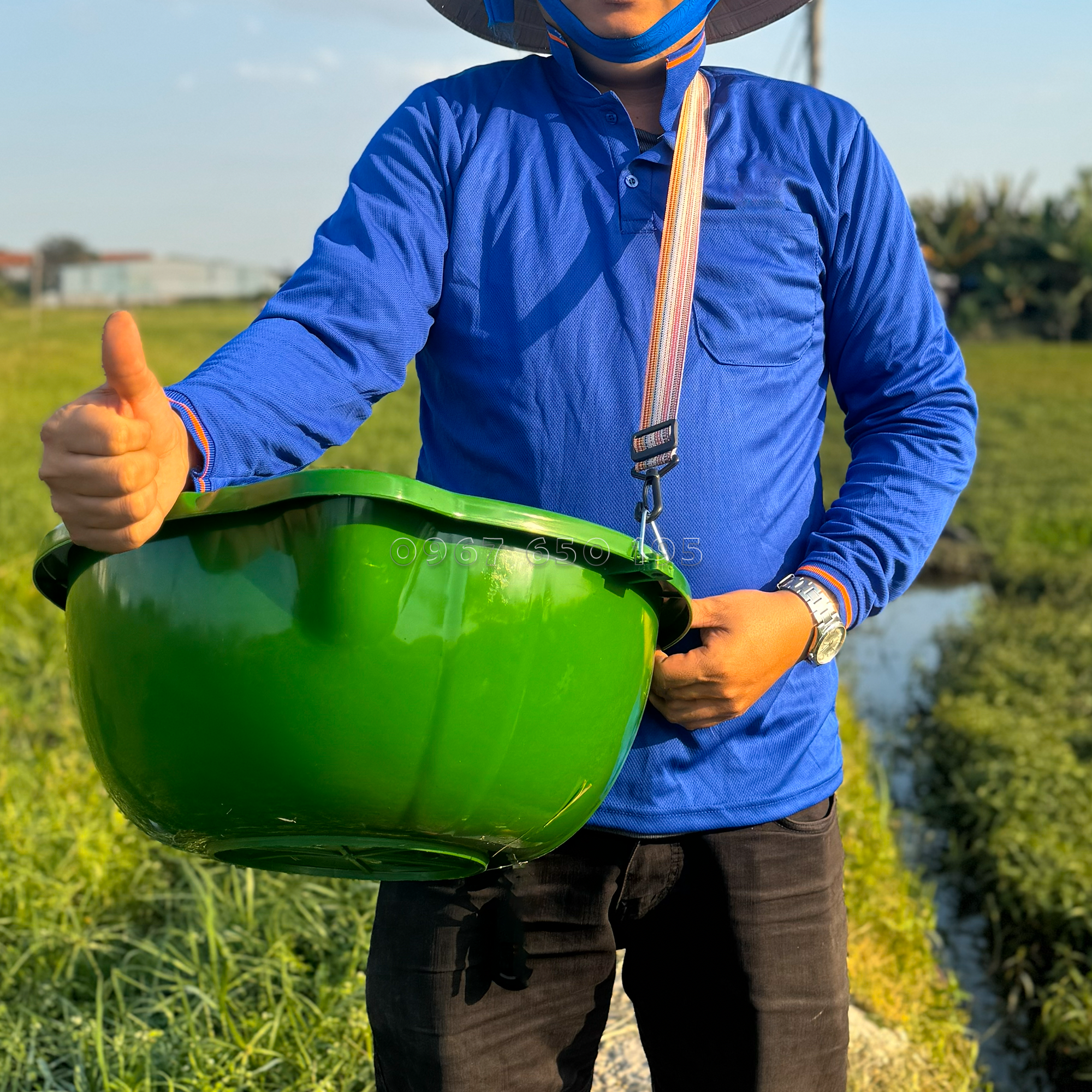 Thau nhựa rải phân bón chất lượng cao